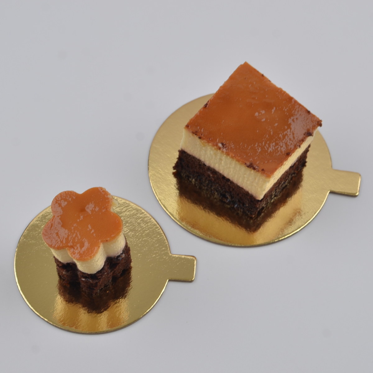 Bases Doradas Premium para Mini Postre - Redonda, 50 piezas 8cm