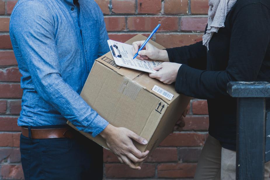 ¿Cuánto cuesta enviar un paquete por mensajería? (DHL, Fedex, Estafeta)